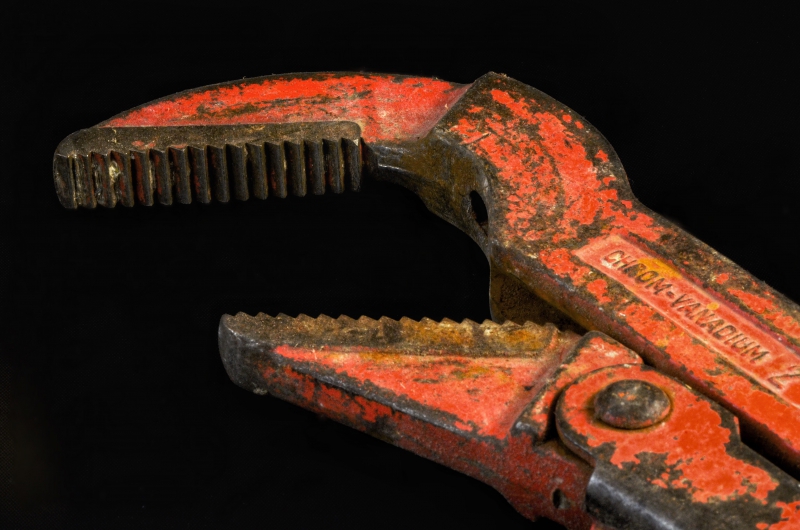 plombier-LA TOUR-min_pipe-wrench-318084